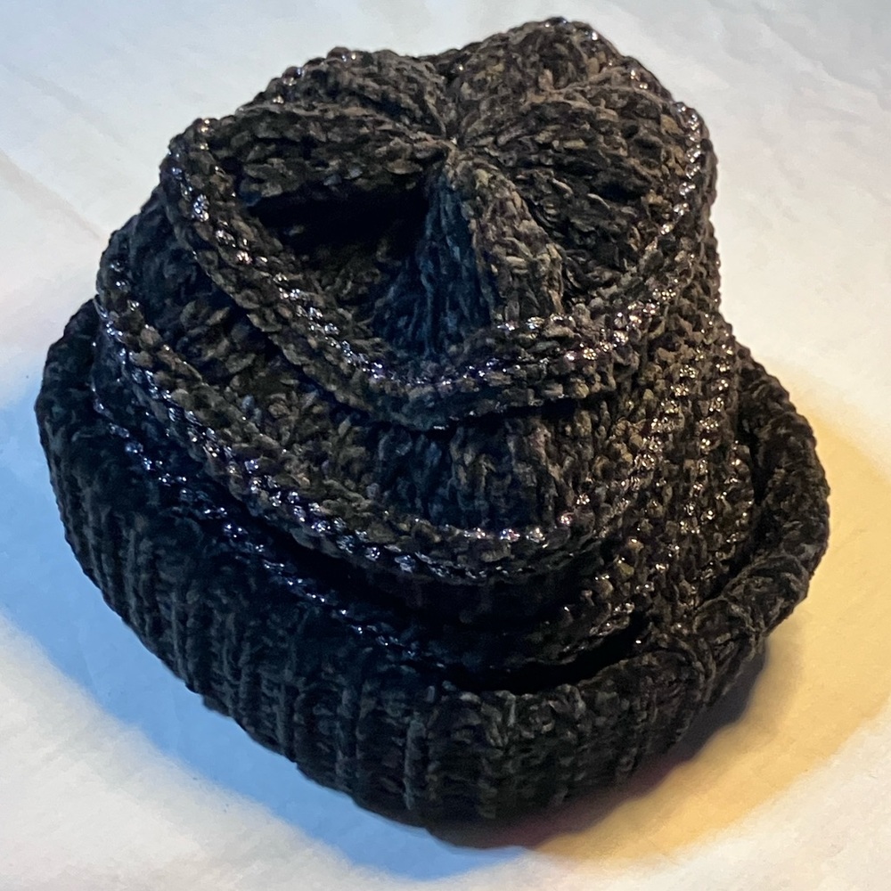 Cozy Black Chenille Knit Beanie Winter Hat w/ Metallic Thread Detail One Size